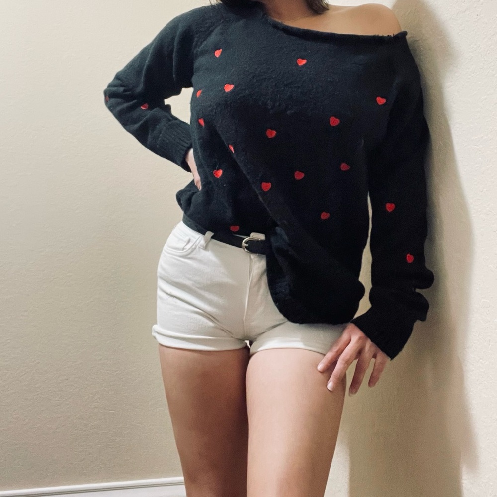 2pc Bundle Outfit S 25” Off Shoulder Heart Sweater & Anthropologie Denim Shorts